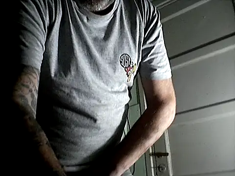 Snapshot of Reload_033 chatting on 05/26/26, 03:35 Reload 033 online show from 05/26/26, 03:35