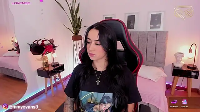 Snapshot of EmmyEvans1 chatting on 12/02/24, 07:49 EmmyEvans1 online show from 12/02/24, 07:49