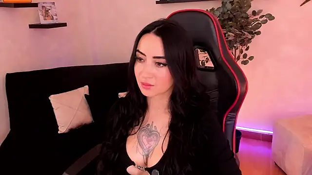 Snapshot of EmmyEvans1 chatting on 11/10/25, 07:35 EmmyEvans1 online show from 11/10/25, 07:35