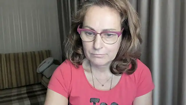 lauraoven online show from 01/11/25, 02:15