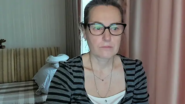 lauraoven online show from 02/19/25, 07:06