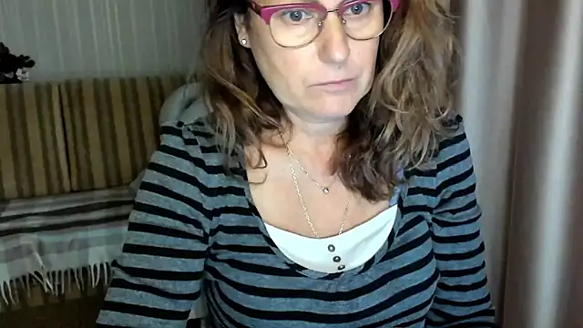 lauraoven online show from 10/22/25, 01:44