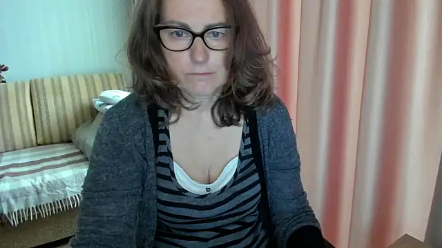 lauraoven online show from 05/12/26, 07:49