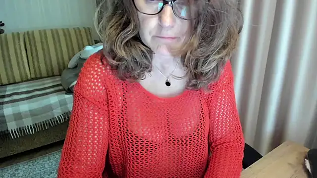 lauraoven online show from 06/15/26, 01:35