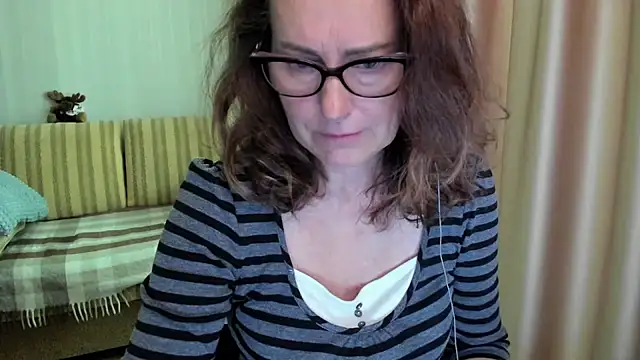 lauraoven online show from 06/19/26, 08:18