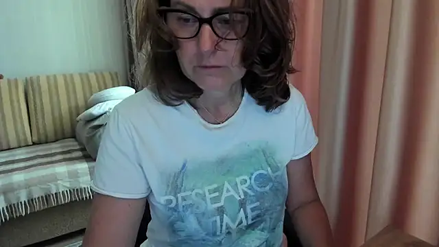 lauraoven online show from 07/15/26, 06:40