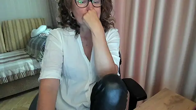 lauraoven online show from 07/20/26, 10:39