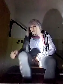 dwtmelina1979 online show from 12/22/25, 02:30