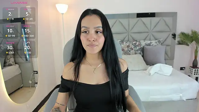 tati saldarriaga online show from 11/24/25, 08:41