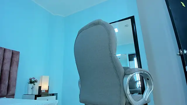 tati saldarriaga online show from 11/26/25, 01:01