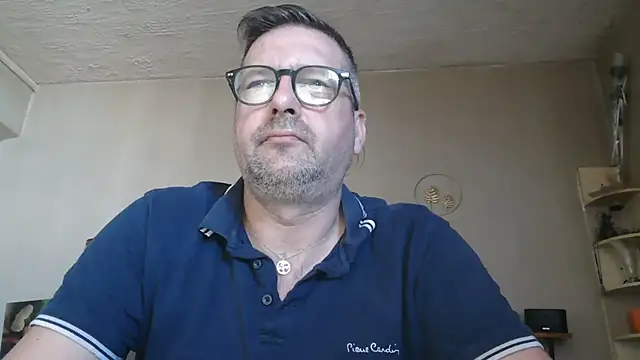 Snapshot of matrikes1 chatting on 04/07/26, 01:00 matrikes1 online show from 04/07/26, 01:00