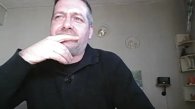 Snapshot of matrikes1 chatting on 04/14/26, 04:46 matrikes1 online show from 04/14/26, 04:46