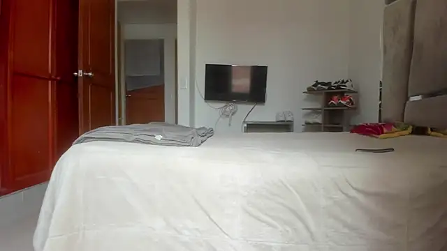 Snapshot of cuteboybigcock- chatting on 11/05/25, 05:57 cuteboybigcock- online show from 11/05/25, 05:57