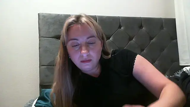 SusanCurt online show from 10/18/25, 06:52