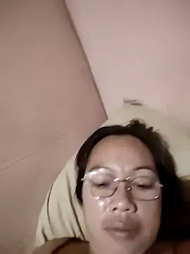 Snapshot of asianwet4u chatting on 03/19/25, 10:42 asianwet4u online show from 03/19/25, 10:42