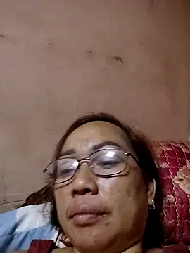 Snapshot of asianwet4u chatting on 10/19/25, 03:23 asianwet4u online show from 10/19/25, 03:23