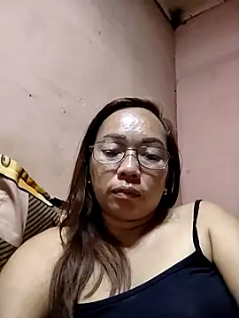 Snapshot of asianwet4u chatting on 10/29/25, 03:20 asianwet4u online show from 10/29/25, 03:20