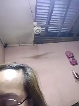 Snapshot of asianwet4u chatting on 11/11/25, 12:27 asianwet4u online show from 11/11/25, 12:27