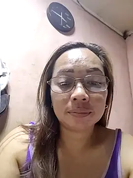 Snapshot of asianwet4u chatting on 11/16/25, 03:45 asianwet4u online show from 11/16/25, 03:45