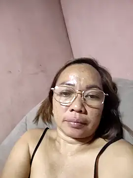 Snapshot of asianwet4u chatting on 11/22/25, 04:17 asianwet4u online show from 11/22/25, 04:17