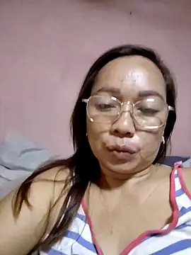 Snapshot of asianwet4u chatting on 11/23/25, 09:42 asianwet4u online show from 11/23/25, 09:42