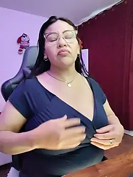 esmeralda milf online show from 06/20/26, 08:33