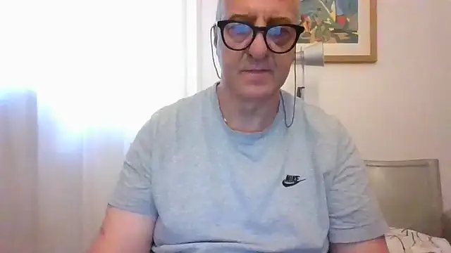 Snapshot of ANONIMO7735 chatting on 06/06/26, 04:23 ANONIMO7735 online show from 06/06/26, 04:23