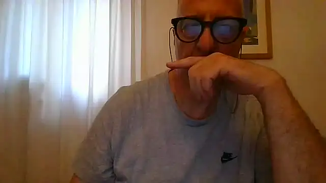 Snapshot of ANONIMO7735 chatting on 06/11/26, 04:27 ANONIMO7735 online show from 06/11/26, 04:27