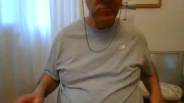 Snapshot of ANONIMO7735 chatting on 06/12/26, 05:17 ANONIMO7735 online show from 06/12/26, 05:17