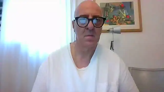 Snapshot of ANONIMO7735 chatting on 06/15/26, 10:17 ANONIMO7735 online show from 06/15/26, 10:17