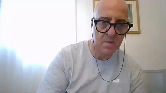 Snapshot of ANONIMO7735 chatting on 06/17/26, 10:28 ANONIMO7735 online show from 06/17/26, 10:28