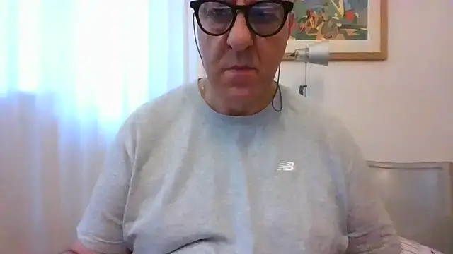 Snapshot of ANONIMO7735 chatting on 06/18/26, 04:24 ANONIMO7735 online show from 06/18/26, 04:24