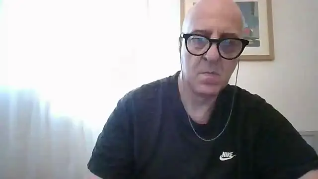 Snapshot of ANONIMO7735 chatting on 06/18/26, 10:09 ANONIMO7735 online show from 06/18/26, 10:09