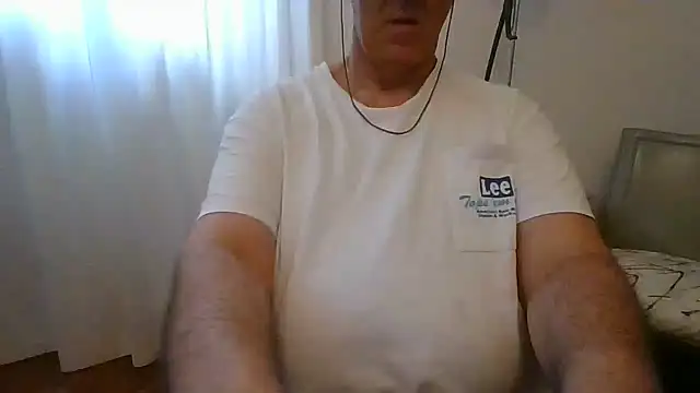 Snapshot of ANONIMO7735 chatting on 06/20/26, 10:07 ANONIMO7735 online show from 06/20/26, 10:07