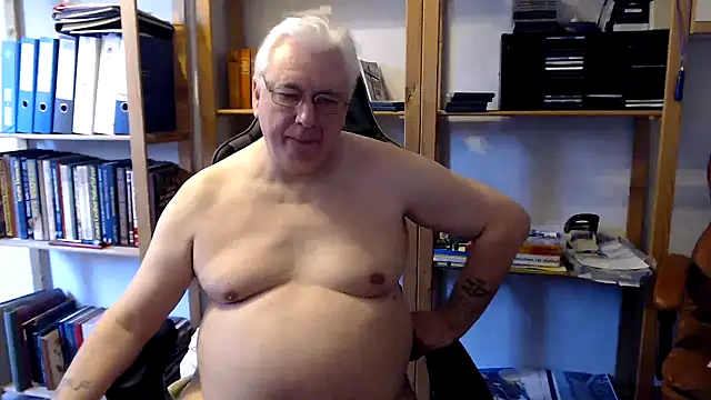 SchwanzhureXXL online show from 02/17/25, 09:46