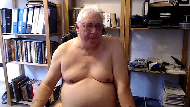 Snapshot of SchwanzhureXXL chatting on 06/12/26, 06:45 SchwanzhureXXL online show from 06/12/26, 06:45