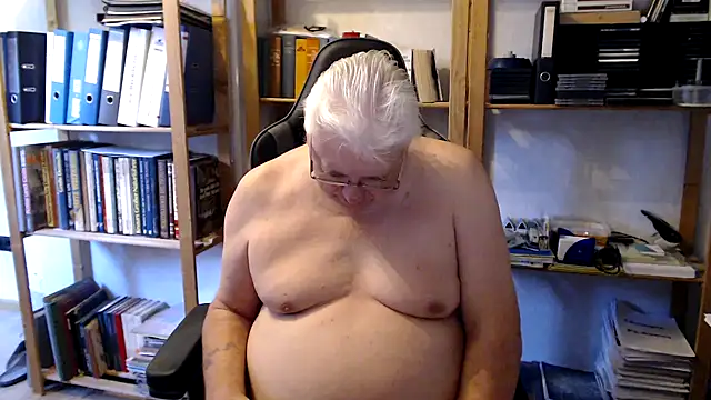 Snapshot of SchwanzhureXXL chatting on 06/20/26, 05:54 SchwanzhureXXL online show from 06/20/26, 05:54