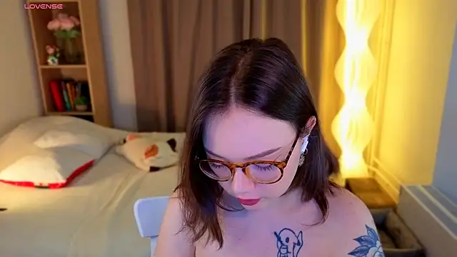 MilenaSaint online show from 02/09/26, 03:43