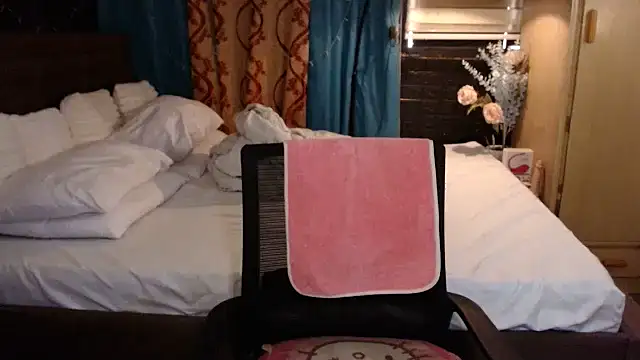 Snapshot of xheavenlytrans chatting on 12/01/25, 03:33 xheavenlytrans online show from 12/01/25, 03:33