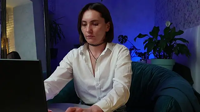 ClaraBendover online show from 05/27/26, 06:49