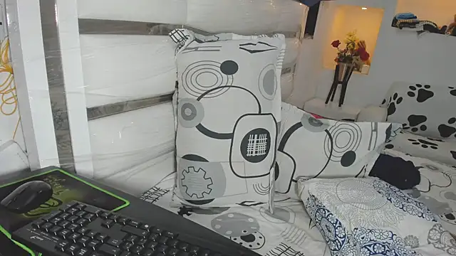 Snapshot of yina-rosse chatting on 06/23/26, 08:51 yina-rosse online show from 06/23/26, 08:51