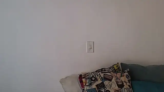 Snapshot of ninaa_fox chatting on 07/16/26, 04:24 ninaa fox online show from 07/16/26, 04:24
