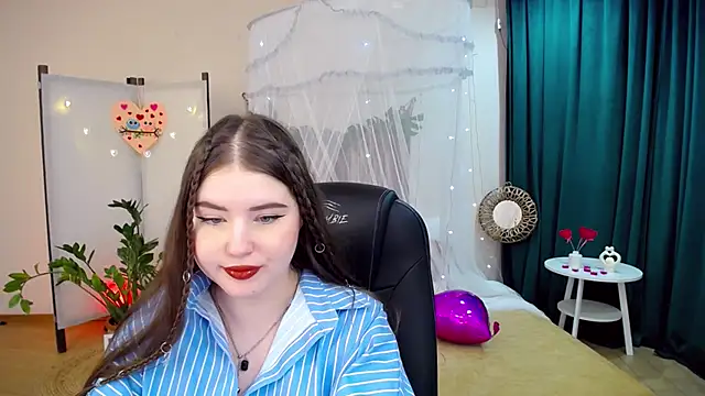 NicoleFoxery online show from 02/13/25, 06:20