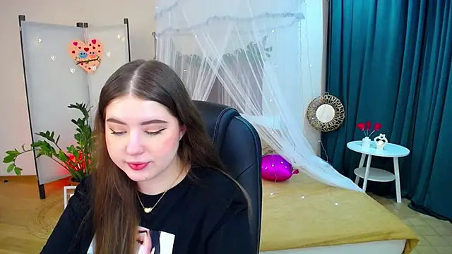 NicoleFoxery online show from 02/17/25, 06:26