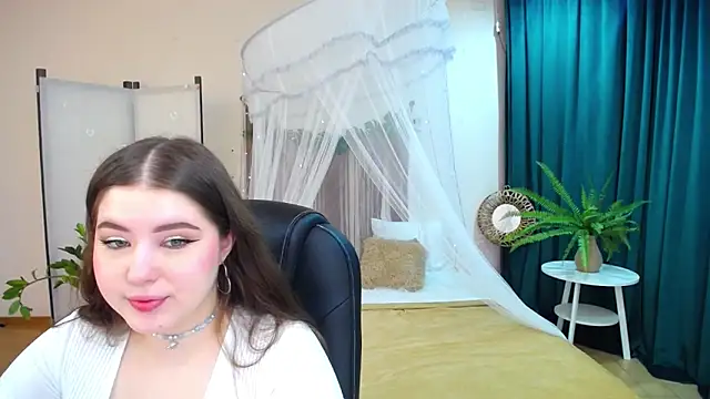 NicoleFoxery online show from 03/17/25, 06:21