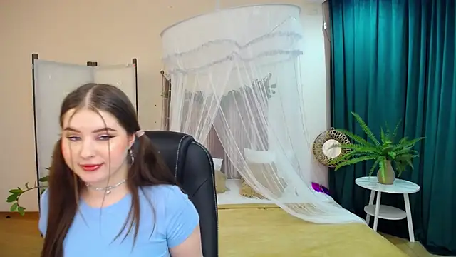 NicoleFoxery online show from 03/20/25, 12:30