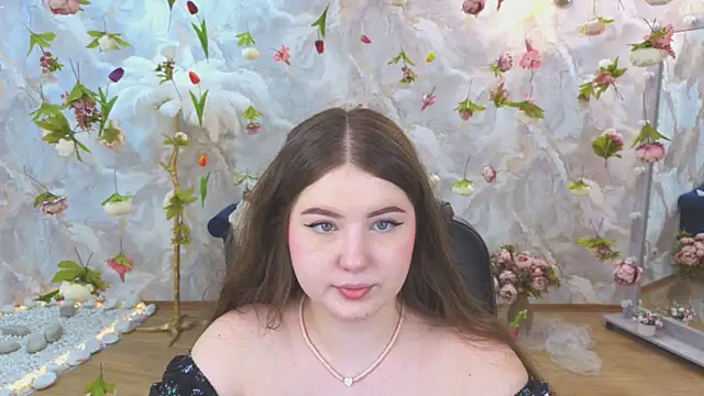 Snapshot of NicoleFoxery chatting on 06/06/26, 06:23 NicoleFoxery online show from 06/06/26, 06:23