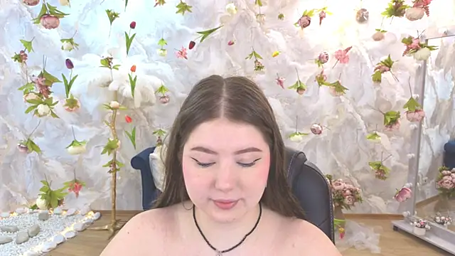 Snapshot of NicoleFoxery chatting on 06/21/26, 06:21 NicoleFoxery online show from 06/21/26, 06:21