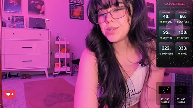 Snapshot of Evie-Luna chatting on 02/04/25, 01:45 Evie-Luna online show from 02/04/25, 01:45