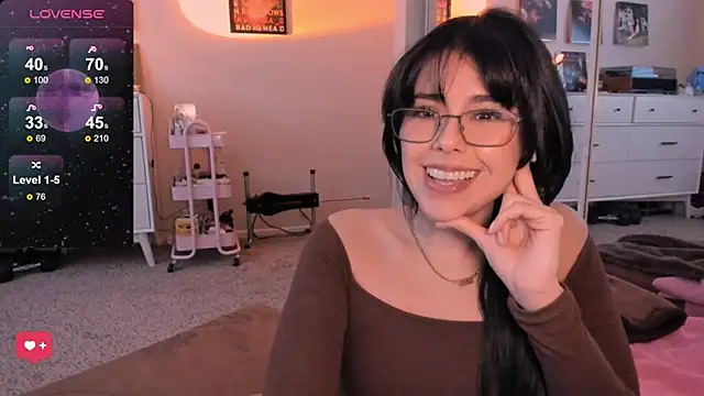 Snapshot of Evie-Luna chatting on 02/07/25, 12:31 Evie-Luna online show from 02/07/25, 12:31